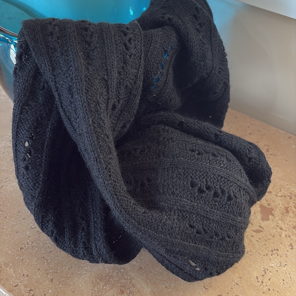 NWT Celeste Black Neck endless Scarf 90/10 % wool-cashmere,
